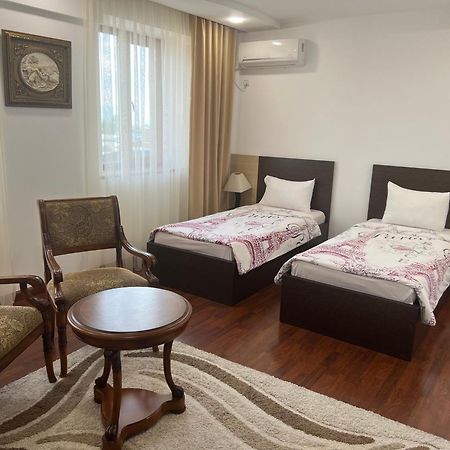 Vanatur Hotel Гюмри Екстериор снимка